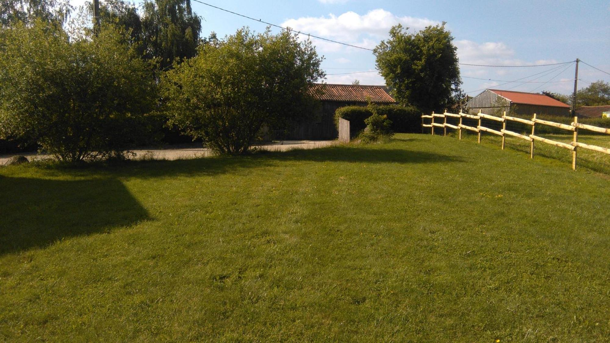 Gite De L'Ivronniere La Ronde  Exterior photo